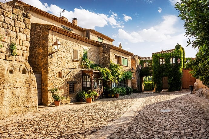 distancia entre Peratallada y besalu