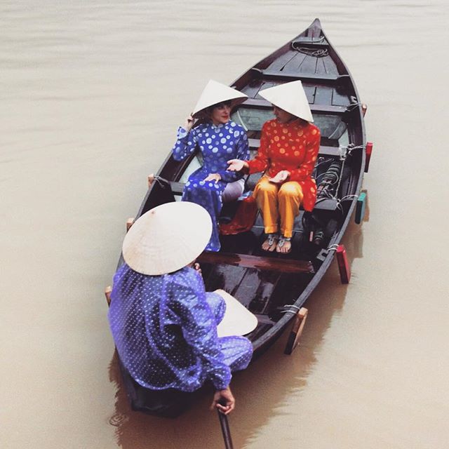 Paseo y ofrenda por el río Thu Bon