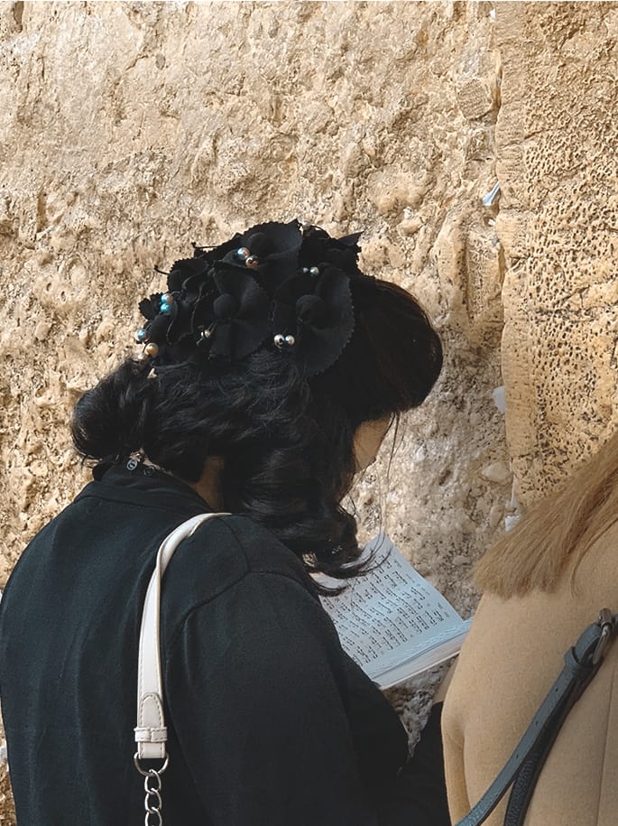 Mujer judía en el Muro de Los Lamentos | Rojo Cangrejo Blog de viajes